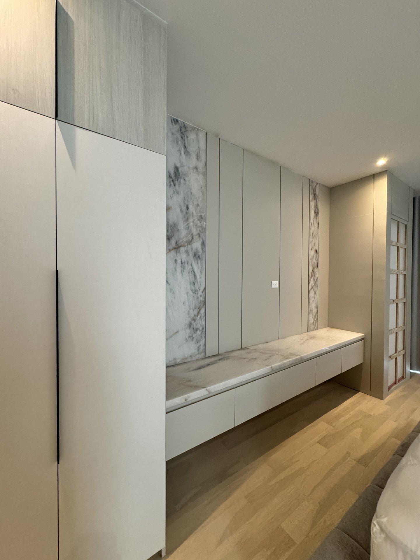 Mueble a medida con cubierta de mármol — Cachay