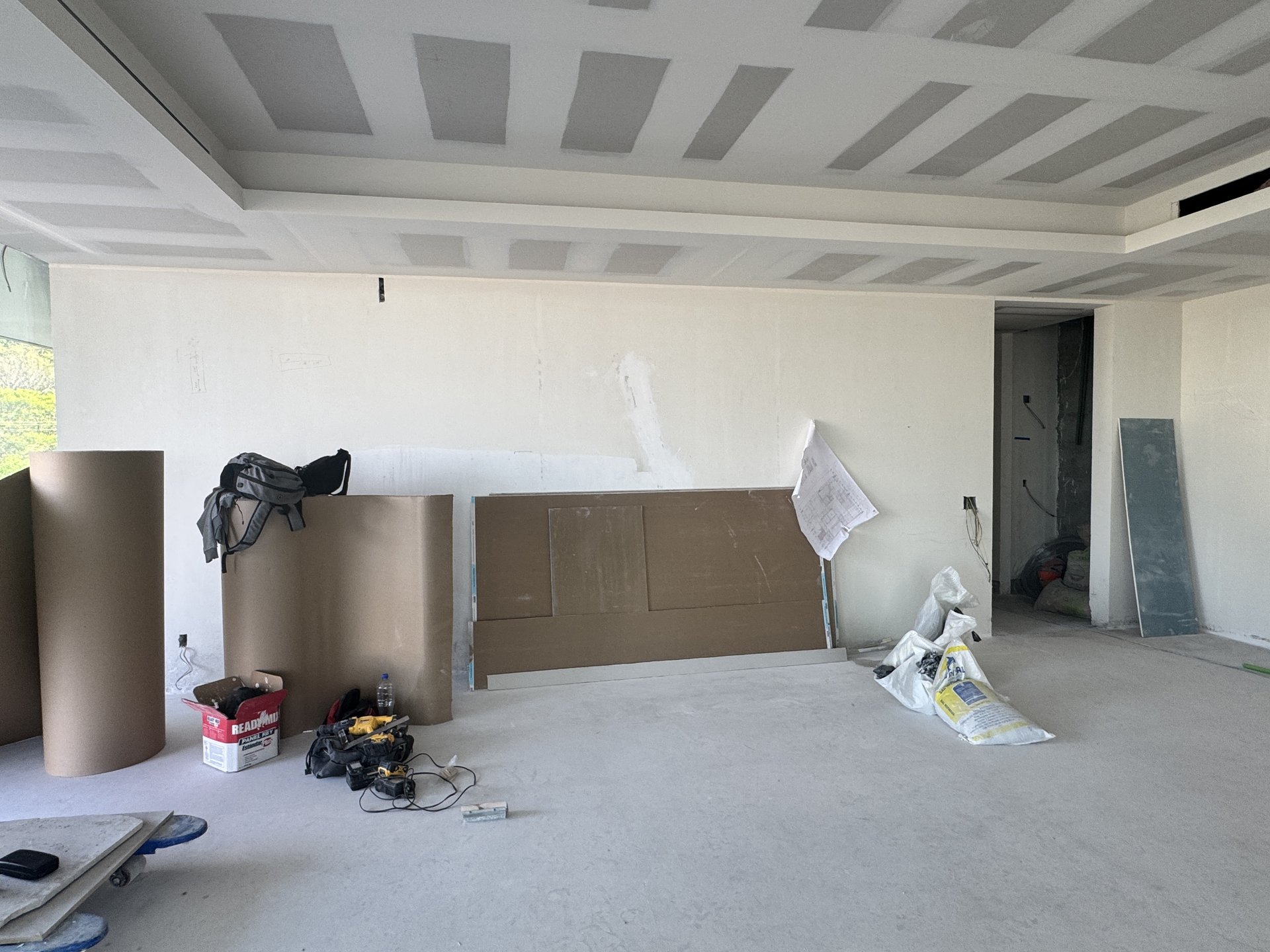 Interior en proceso — plafones y acabados — Cachay