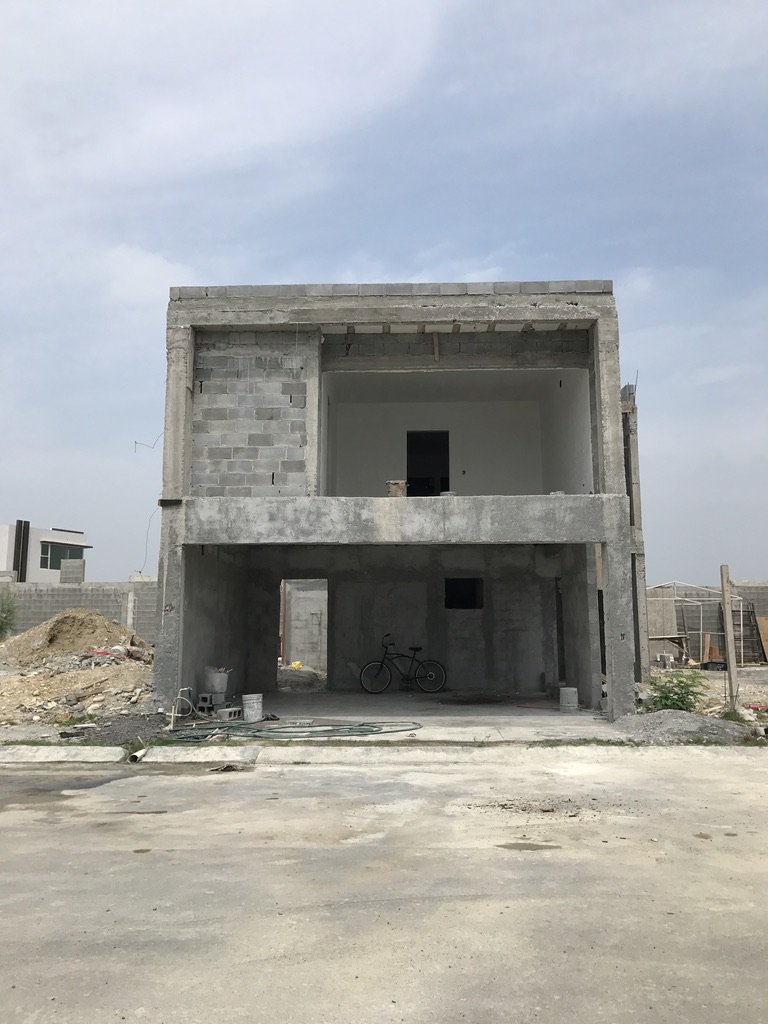 Casa en obra gris construida por Cachay