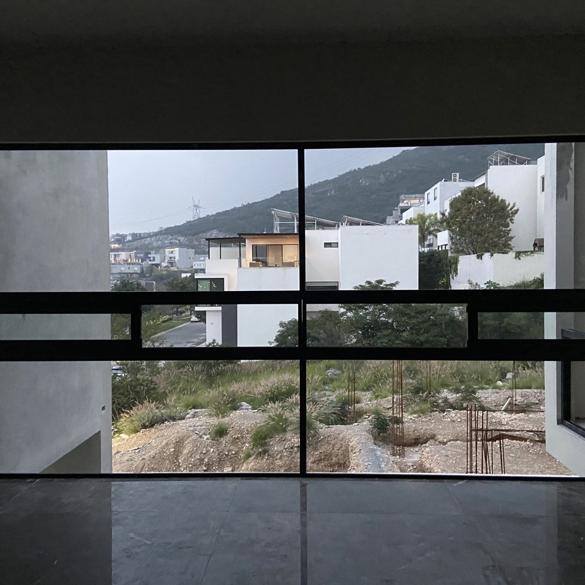 Ventanal arquitectónico en obra nueva — Cachay