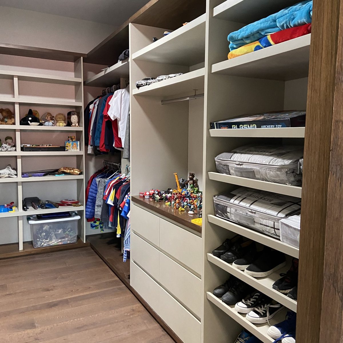Vestidor premium con carpintería fina — Cachay